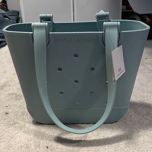 Simple modern getaway bag